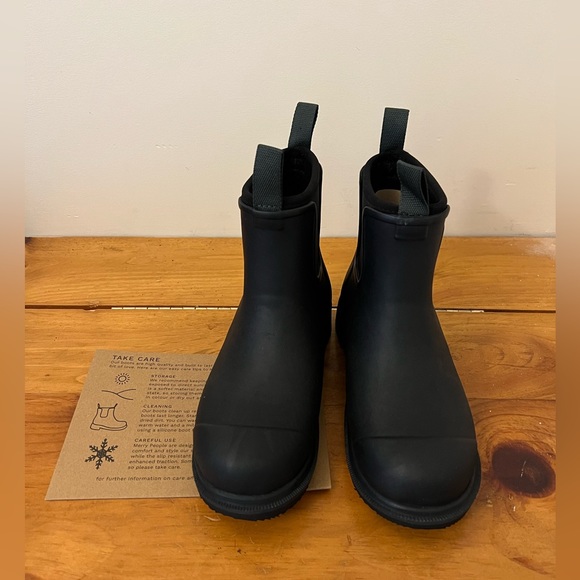 Merry People Bobbi Rain Boot. - Picture 2 of 5